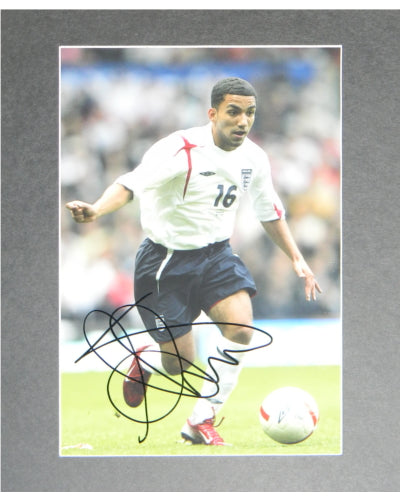 Aaron Lennon Signed Autographed 8x10 Matted