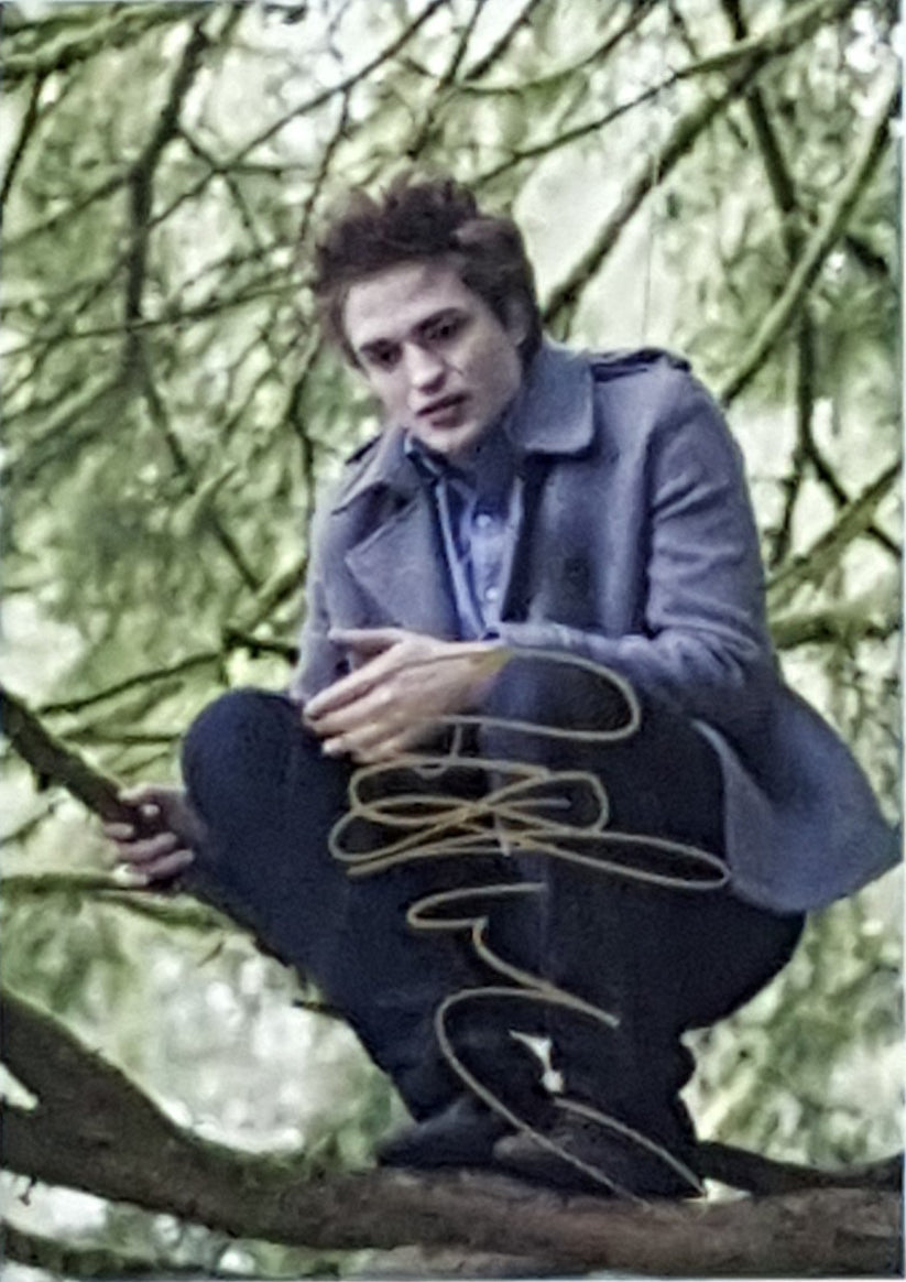 Robert Pattinson Signed Autographed 8x10