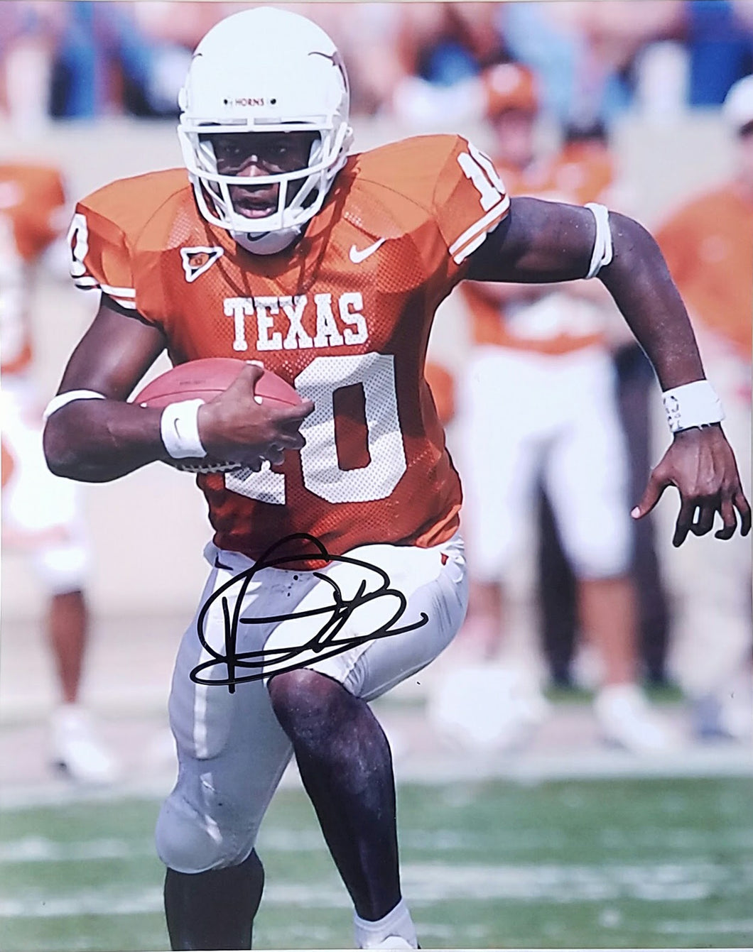 Vince Young  Signed Autographed 8x10 - walk-of-famesports