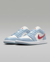 تحميل الصورة إلى عارض المعرض، حذاء Air Jordan 1 Low &#39;Blue Whisper Dune Red الجديد مقاس 11W / 9.5M
